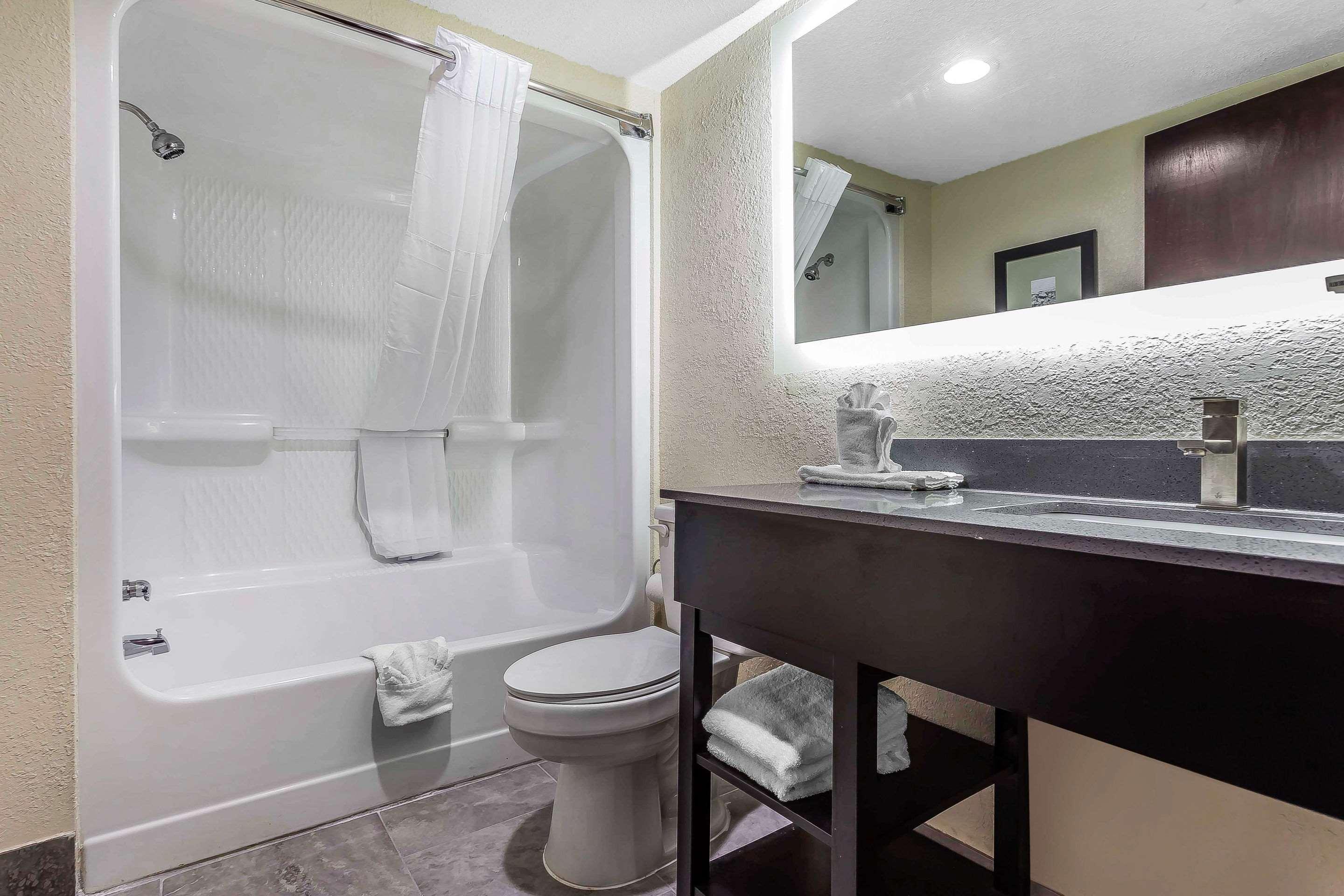 Quality Inn & Suites Salisbury Extérieur photo