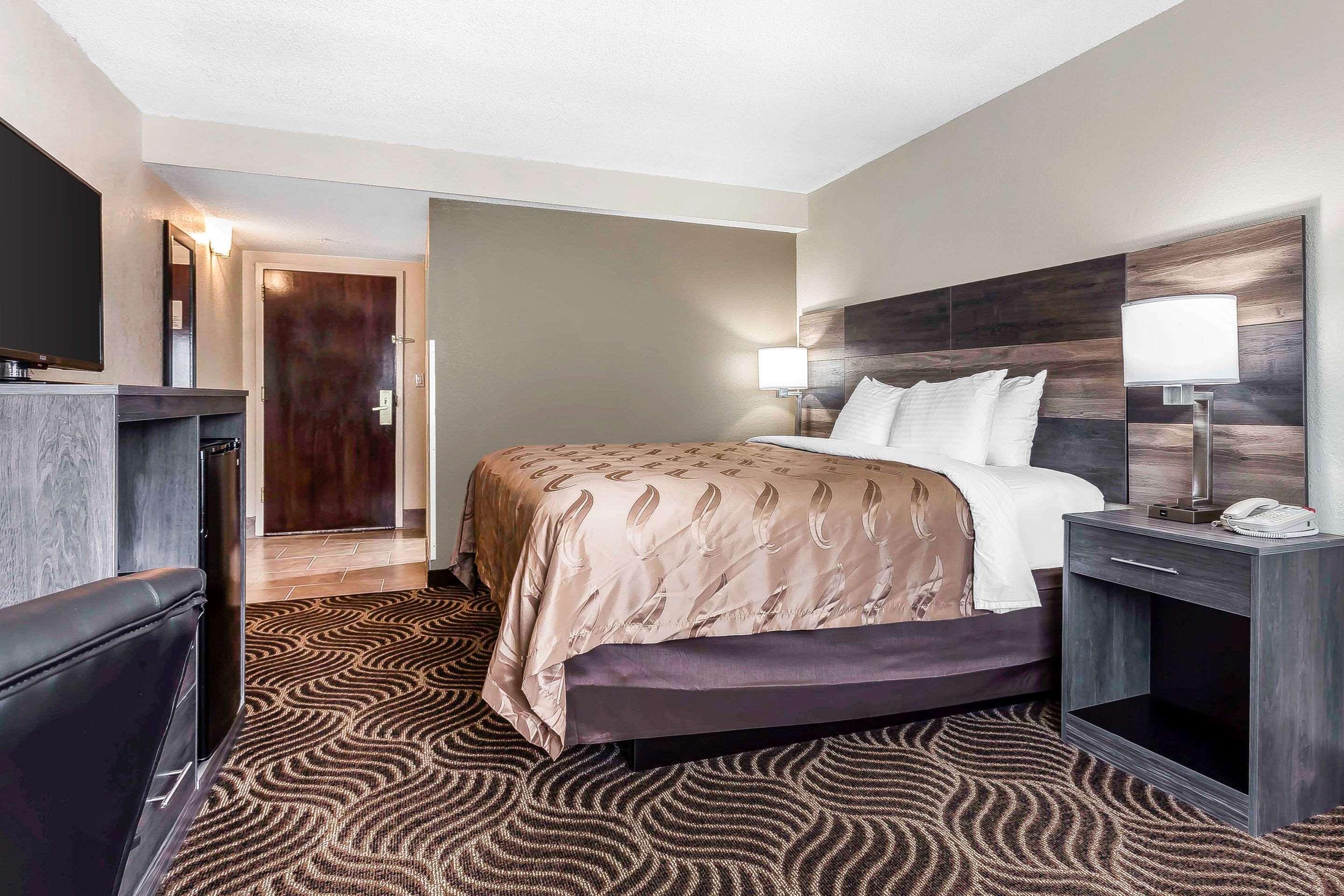 Quality Inn & Suites Salisbury Extérieur photo