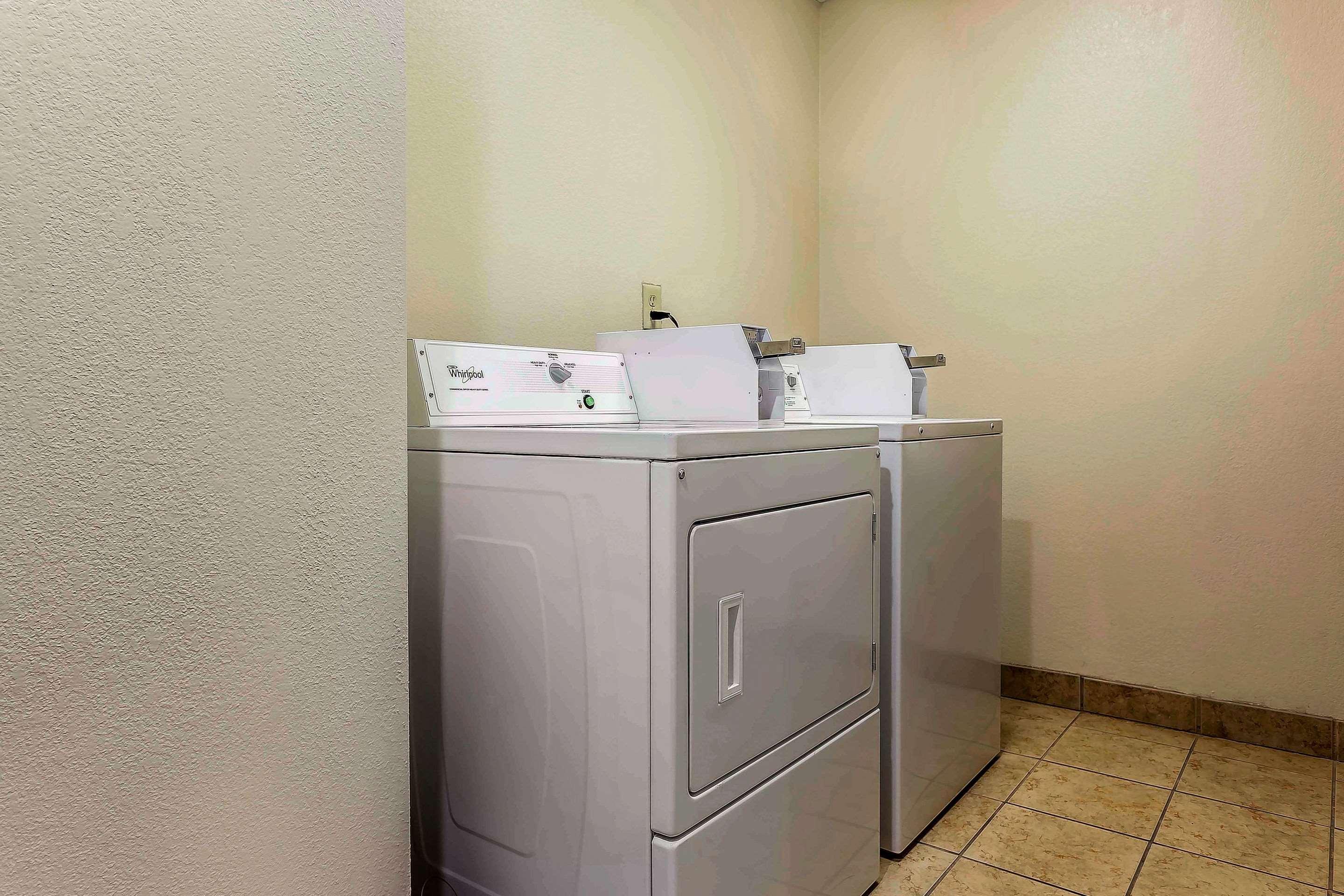 Quality Inn & Suites Salisbury Extérieur photo