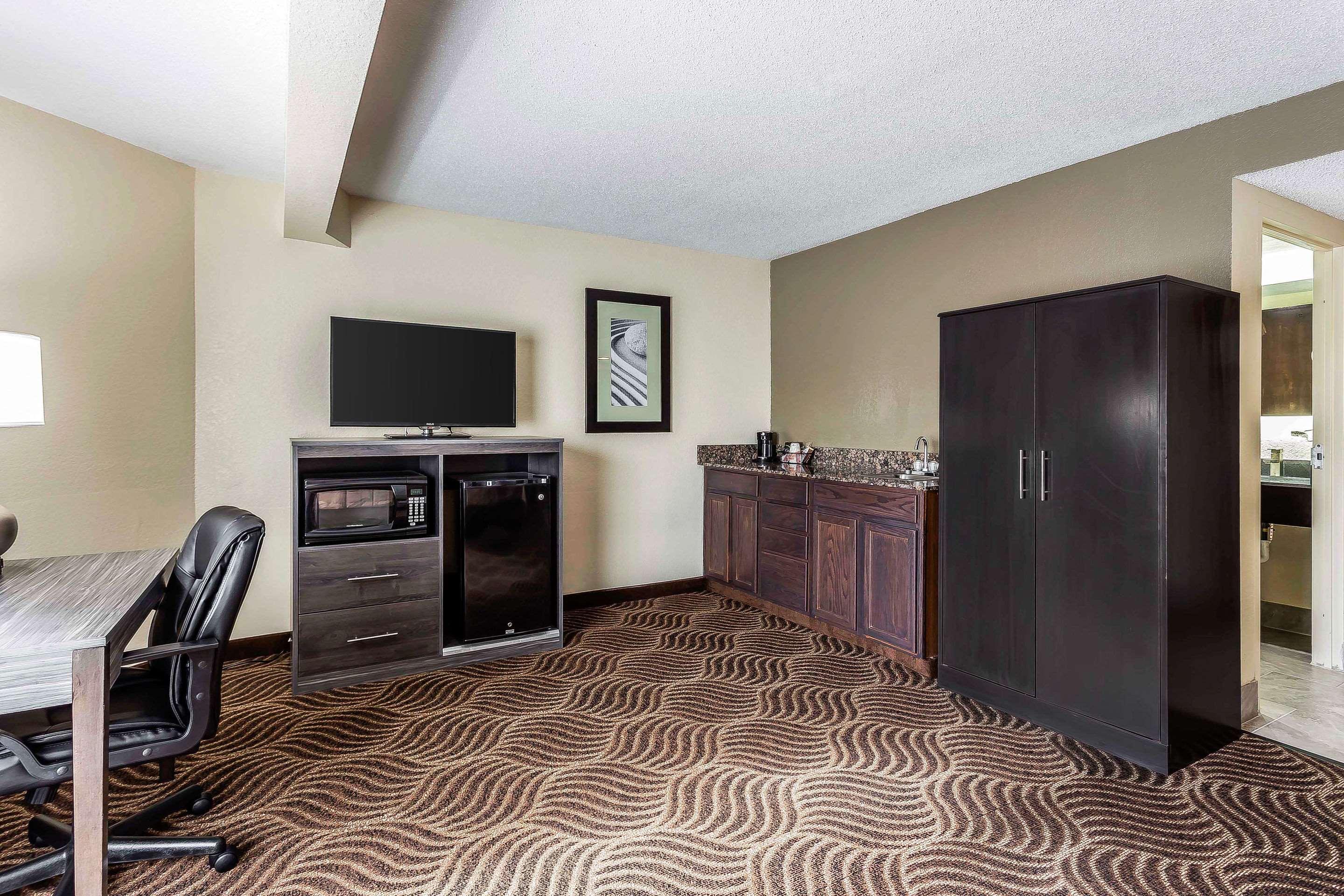 Quality Inn & Suites Salisbury Extérieur photo